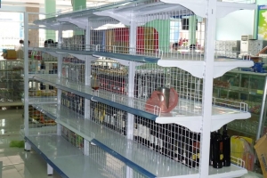 Lý giải lý do giá kệ siêu thị rẻ hơn so với giá kệ đa năng